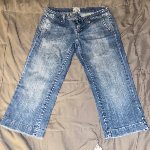Aeropostale Pants - Women’s Aeropostale capris size 0